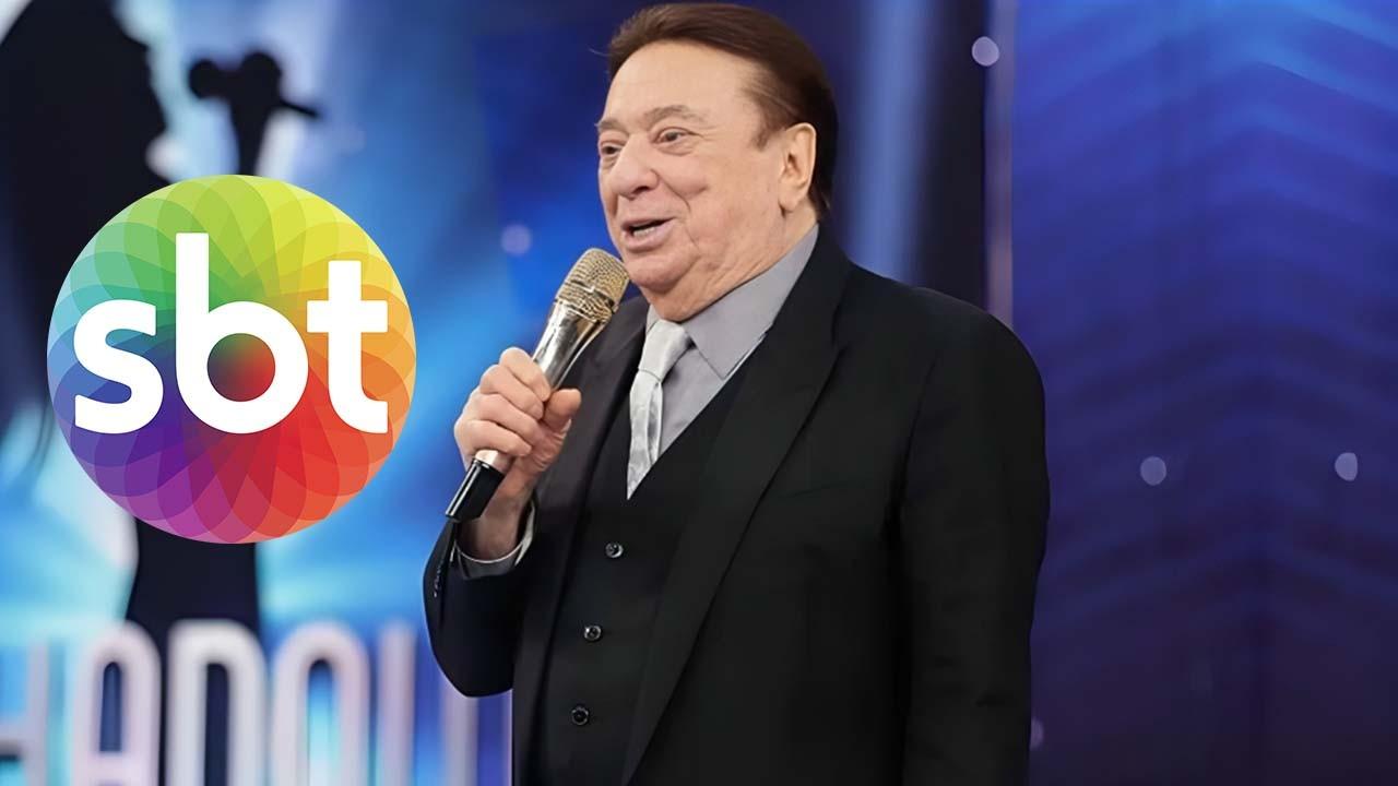 Montagem do apresentador Raul Gil usando terno e segurando o microfone com a logo do SBT.