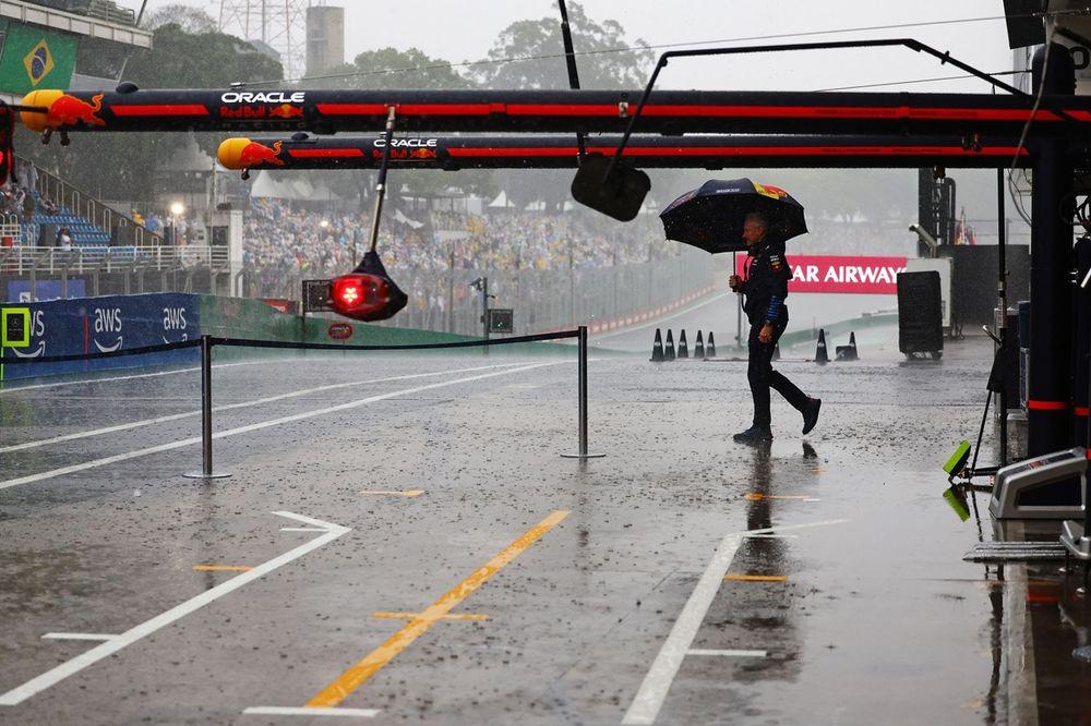 Rain falls ahead of the qualifying