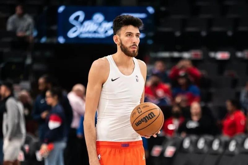 Chet Holmgren em ação com o Oklahoma City Thunder