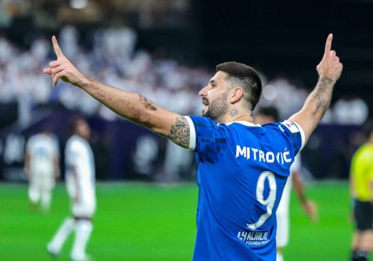 Mitrović brilha com hat-trick e ajuda Al Hilal a vencer o Esteglal