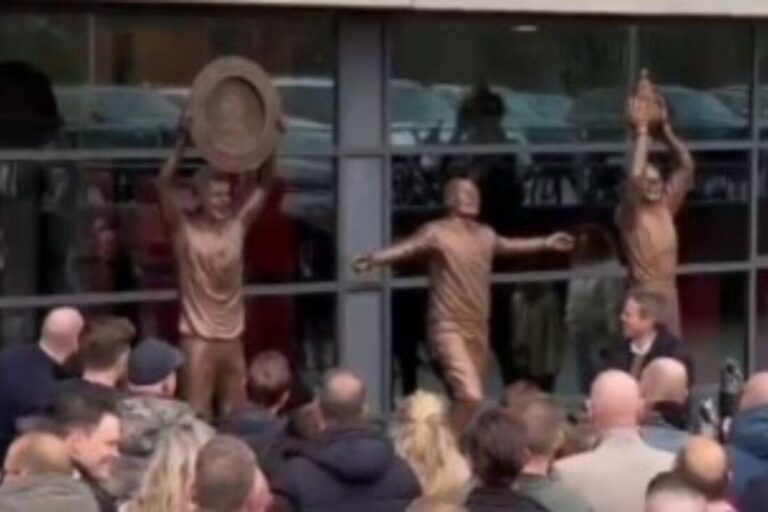 Wout Brama Tem Standbeeld Inaugurado em Homenagem por seus Feitos no FC Twente