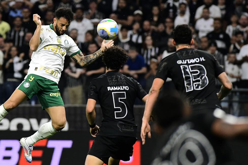 Felipe Anderson cabeceia em Corinthians x Palmeiras