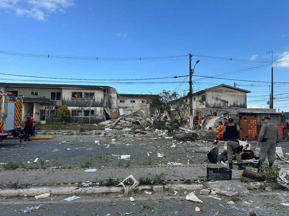 Explosão destrói prédio em Maceió