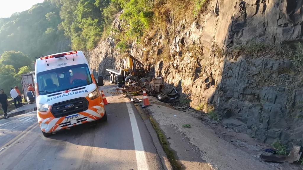 Caminhão envolvido no acidente na ERS-122