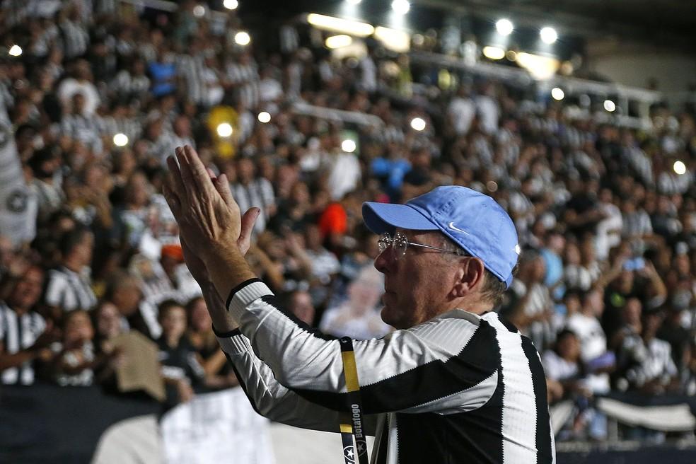 John Textor, durante Botafogo x Vasco, no Nilton Santos — Foto: Vítor Silva/Botafogo