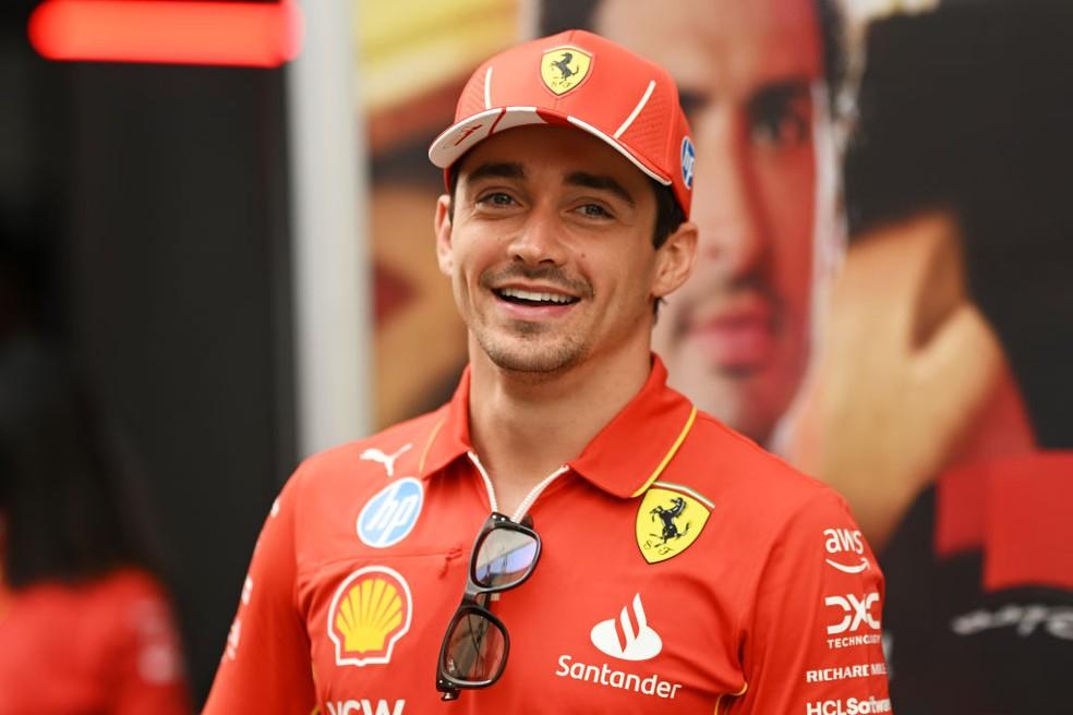 Charles Leclerc no paddok do Autódromo de Interlagos