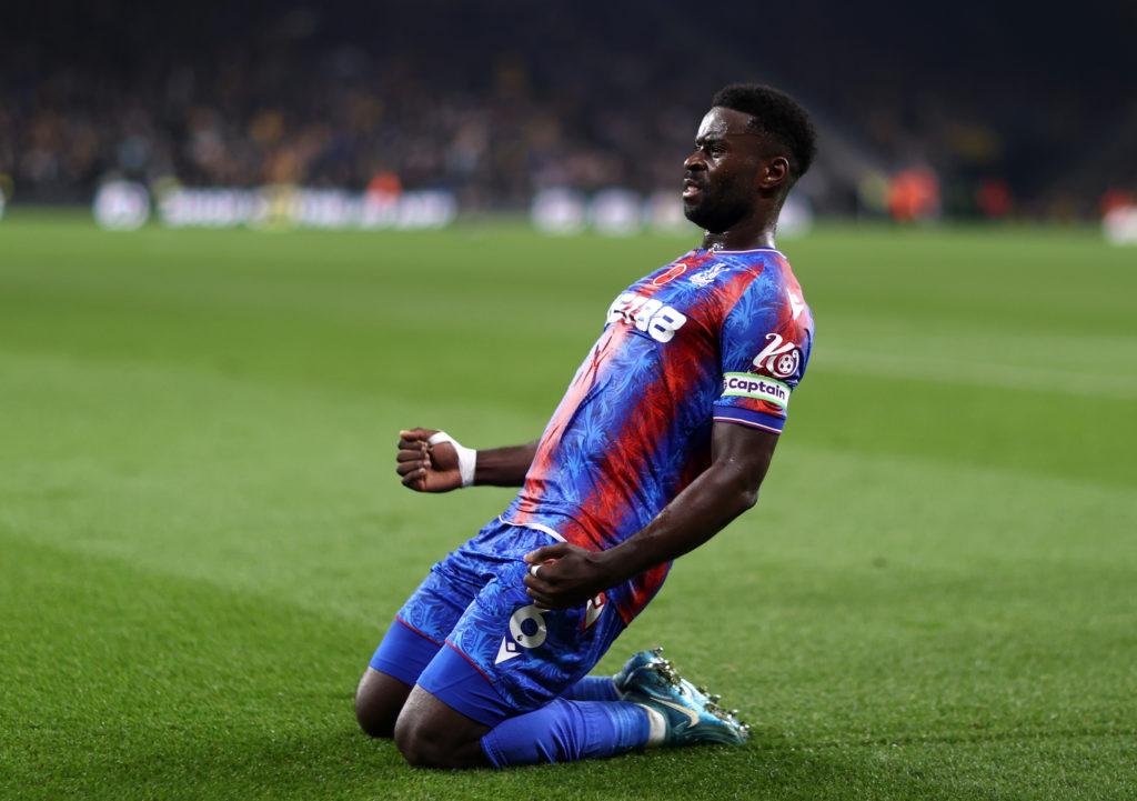 Marc Guehi do Crystal Palace celebra o gol durante uma partida da Premier League