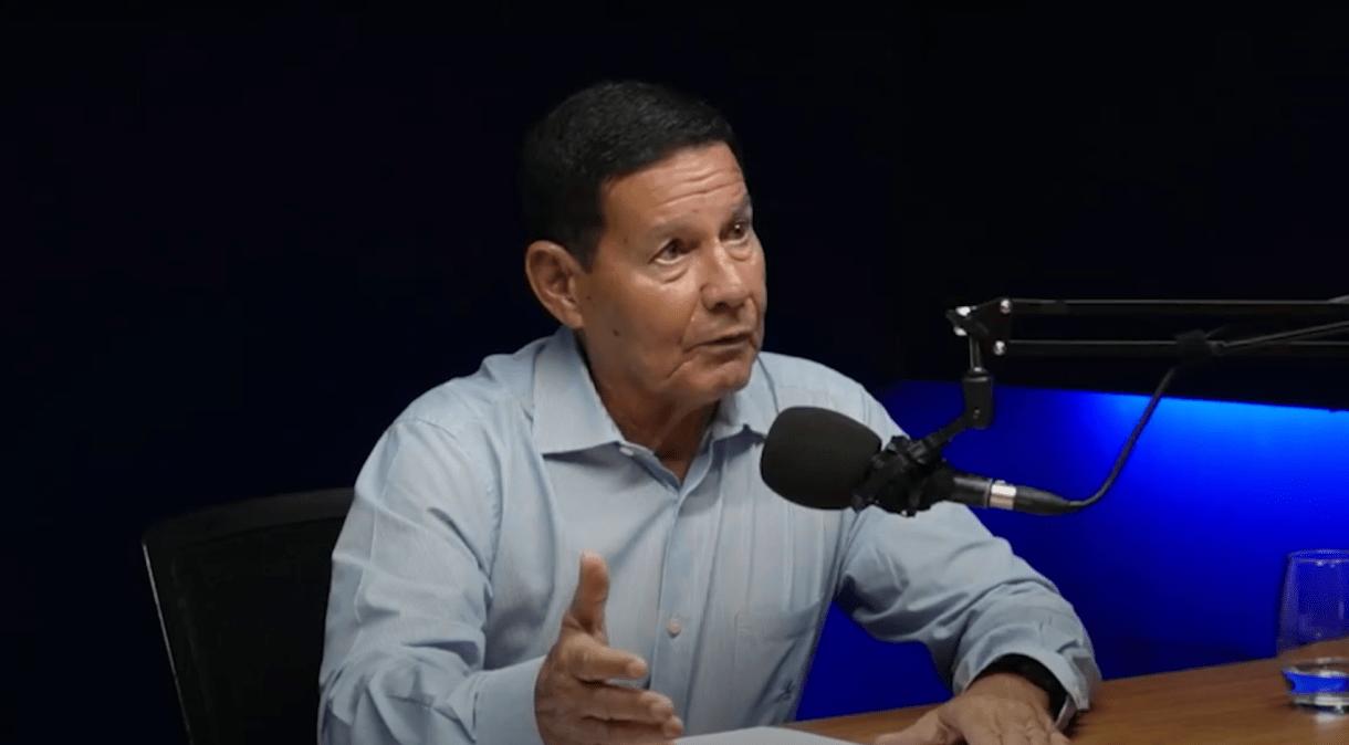 Mourão disse que não vê movimento como uma tentativa de golpe.