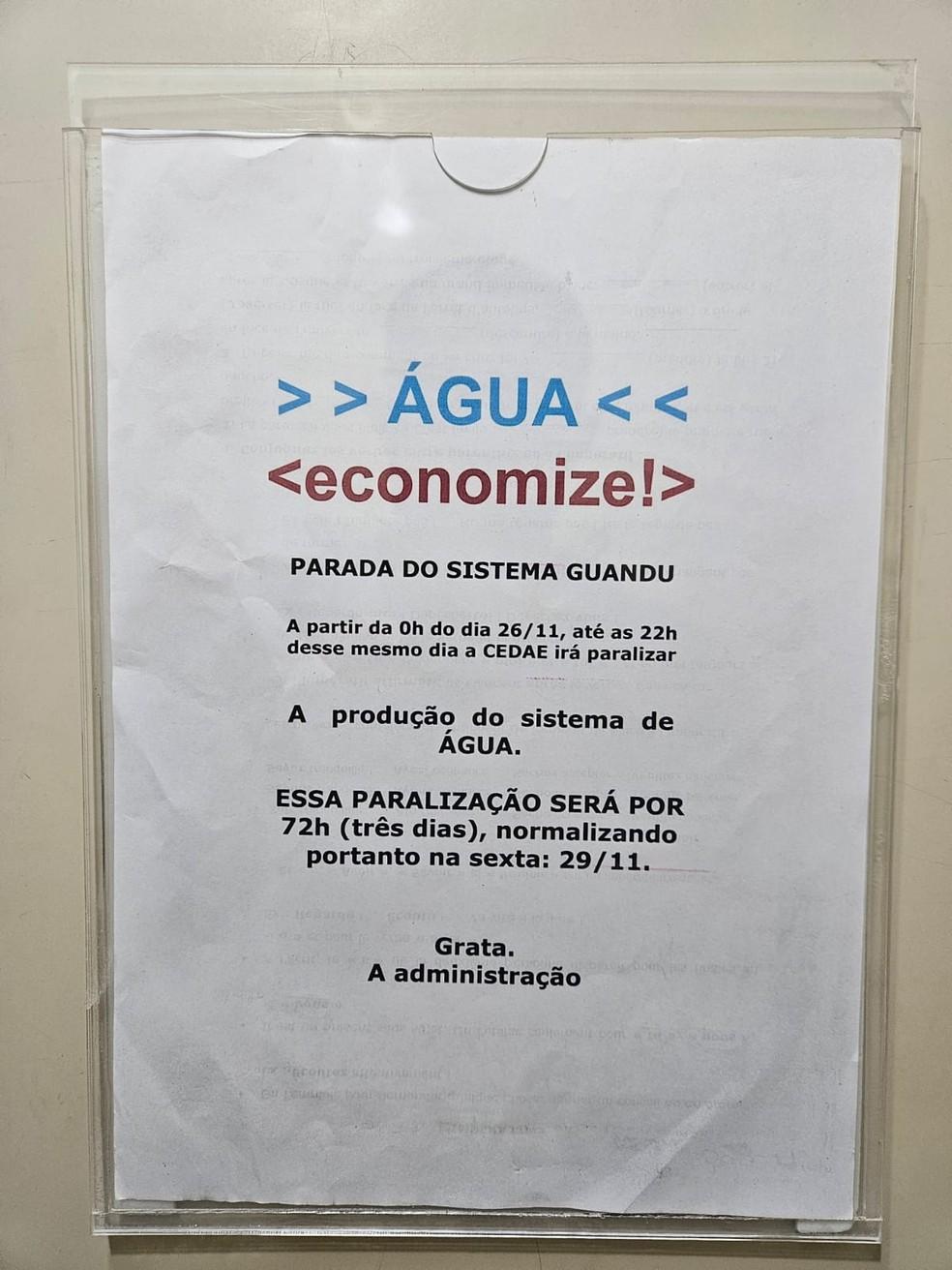 Aviso de falta d'água em prédio no Centro do Rio