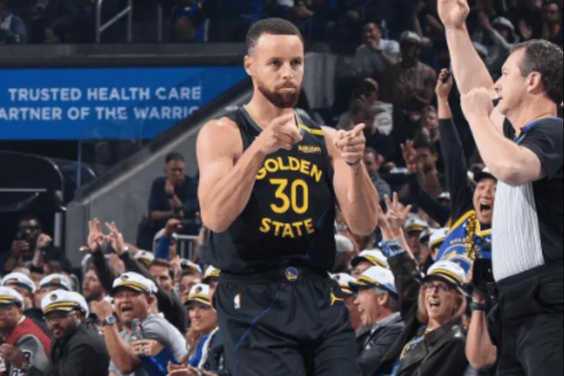 Stephen Curry em ação pelo Golden State Warriors