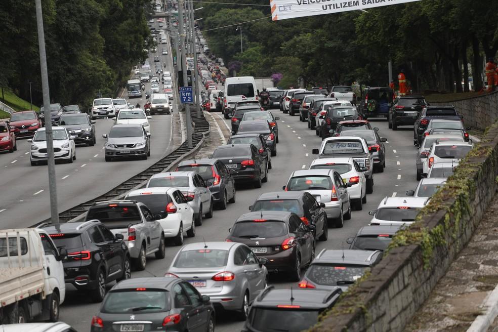 Trânsito na Avenida 23 de Maio