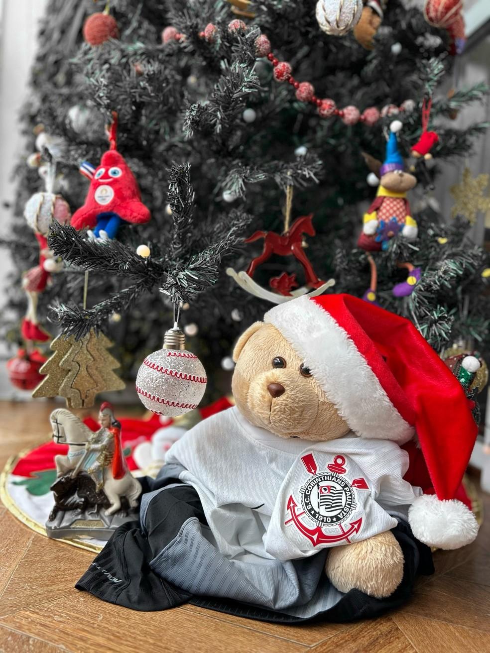 Árvore de Natal do Corinthians com mascote da Olimpíada de Paris