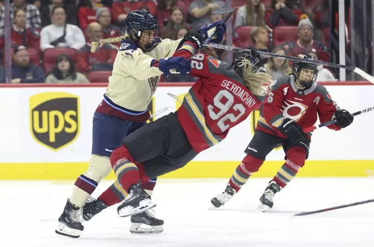 Vitória do Victoire em jogo emocionante contra o Charge na PWHL