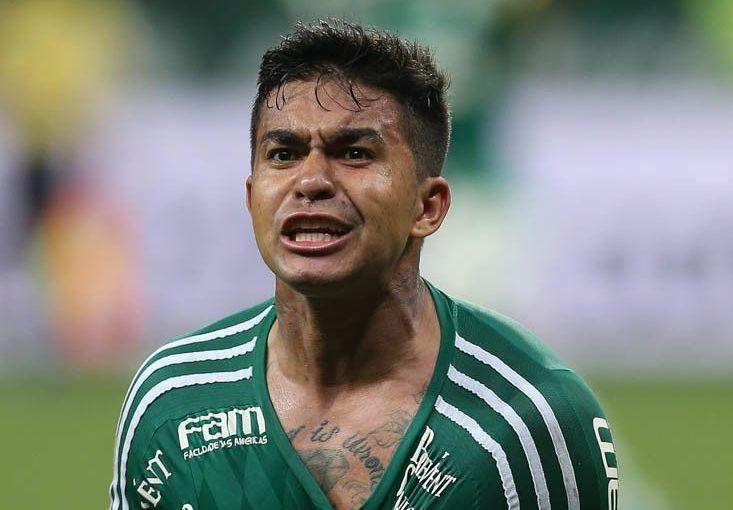 Dudu comemorando gol na final da Copa do Brasil 2015