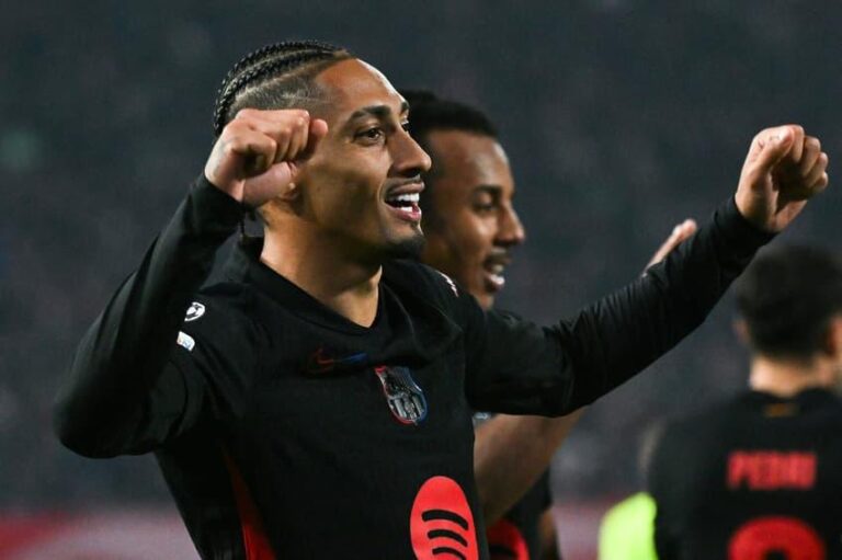 Raphinha brilha no Barcelona e chama atenção de Simeone antes do clássico contra Atlético de Madrid