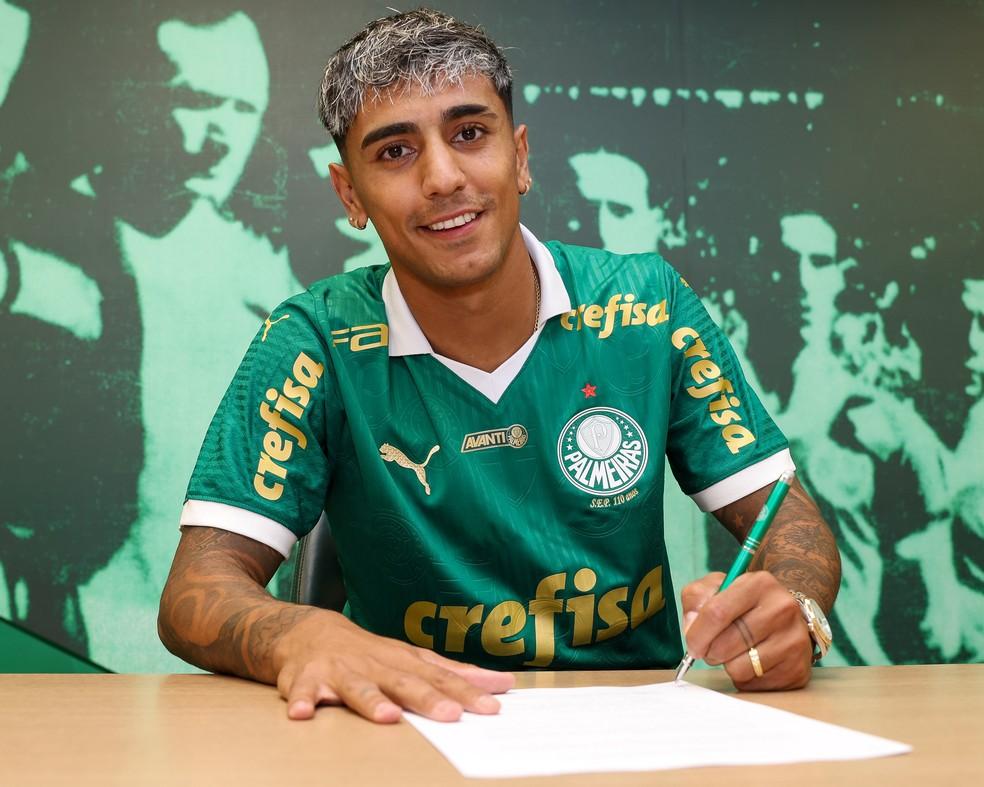 Facundo Torres assina contrato com o Palmeiras