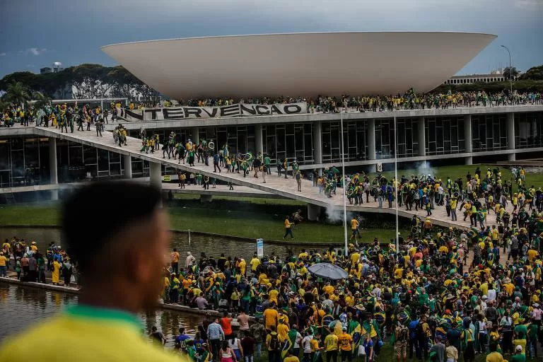 A equipe de Lula recebeu relatórios da Abin antes dos ataques de 8 de janeiro