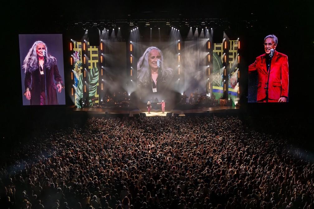 Plateia lotada durante show da turnê Caetano & Bethânia