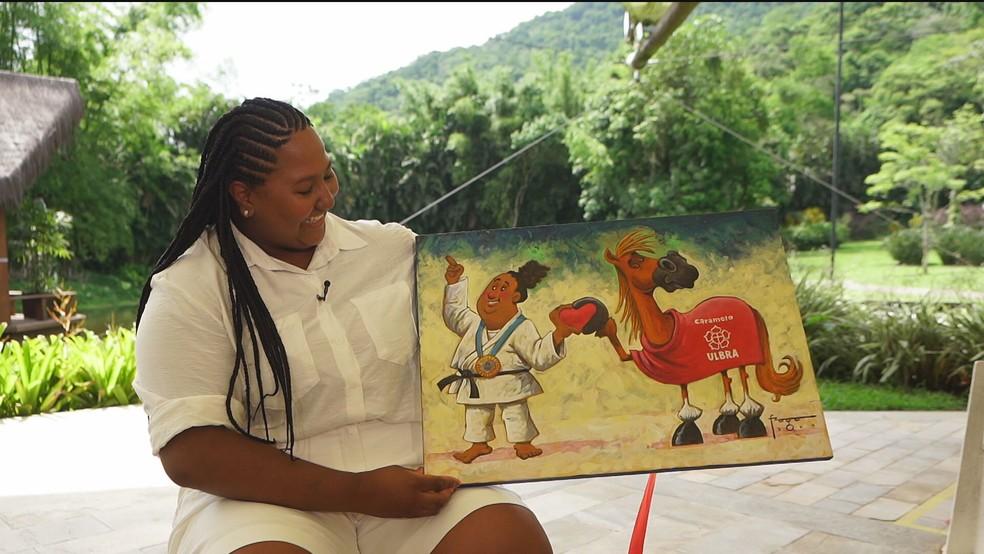 Judoca Beatriz Souza mostra presente do cavalo Caramelo