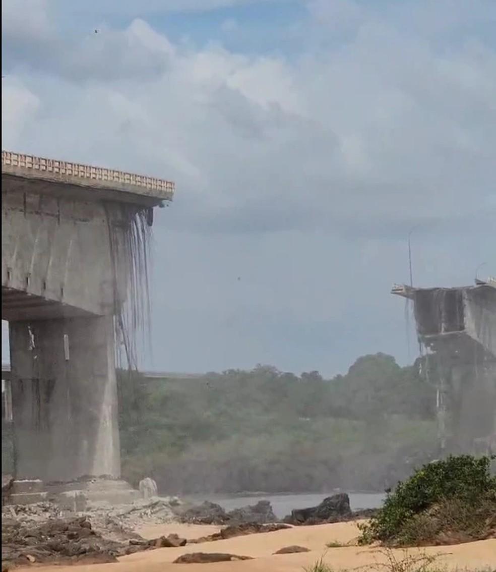 Ponte entre Maranhão e Tocantins desaba sobre rio