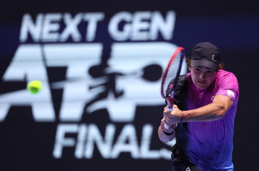 João Fonseca em ação no Next Gen Finals