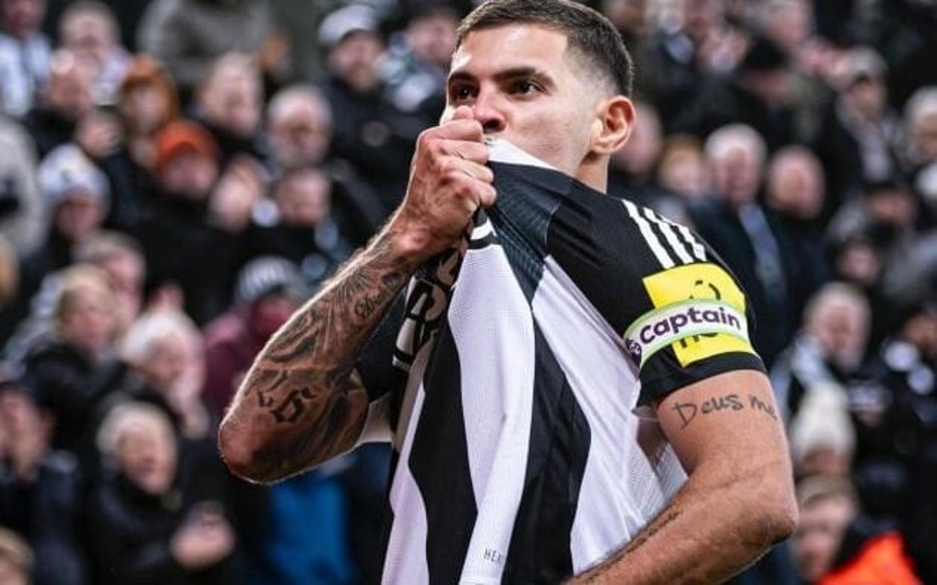 Bruno Guimarães comemorando gol pelo Newcastle