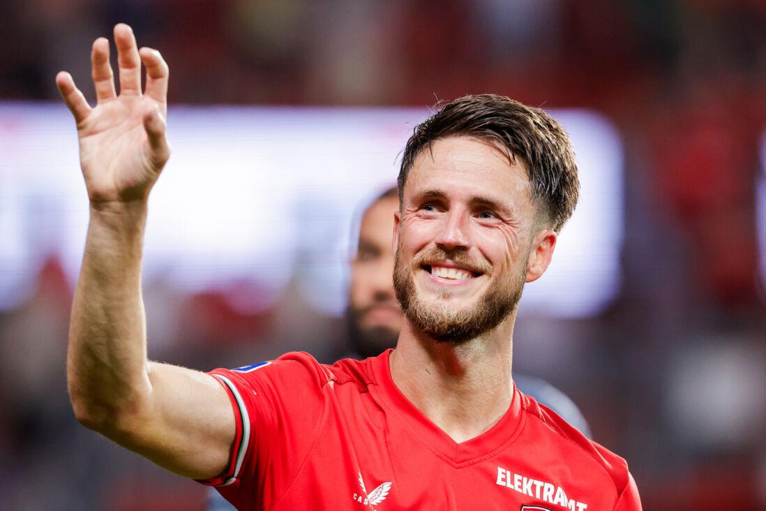 Ricky van Wolfswinkel agradece aos torcedores do FC Twente