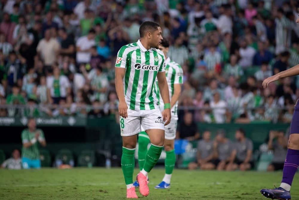 Vitor Roque do Betis em ação