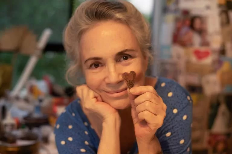 Regina Duarte Retorna à Globo em Chamada do The Masked Singer Brasil