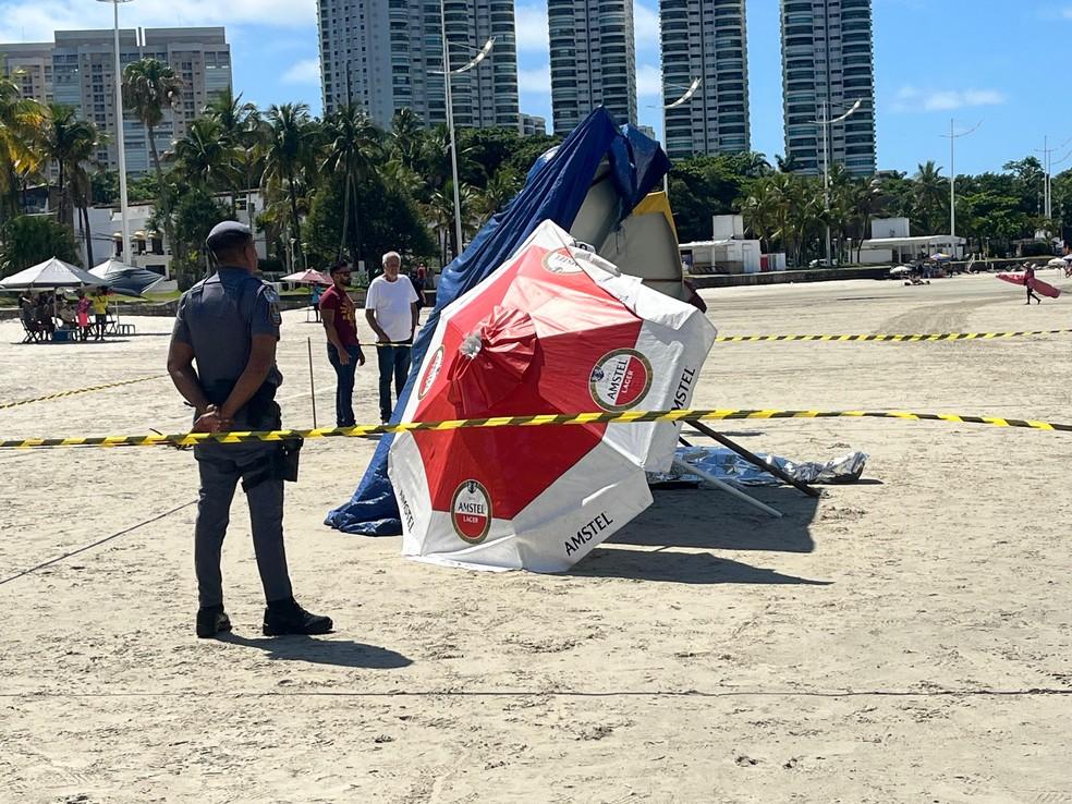 Homem morreu após ser baleado na praia da Enseada, em Guarujá, SP