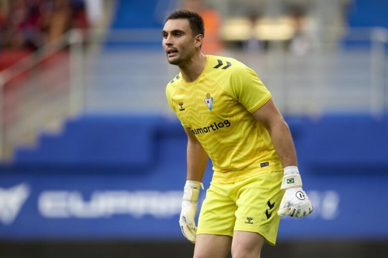 Vasco confirma contratação do goleiro Daniel Fuzato, ex-Eibar