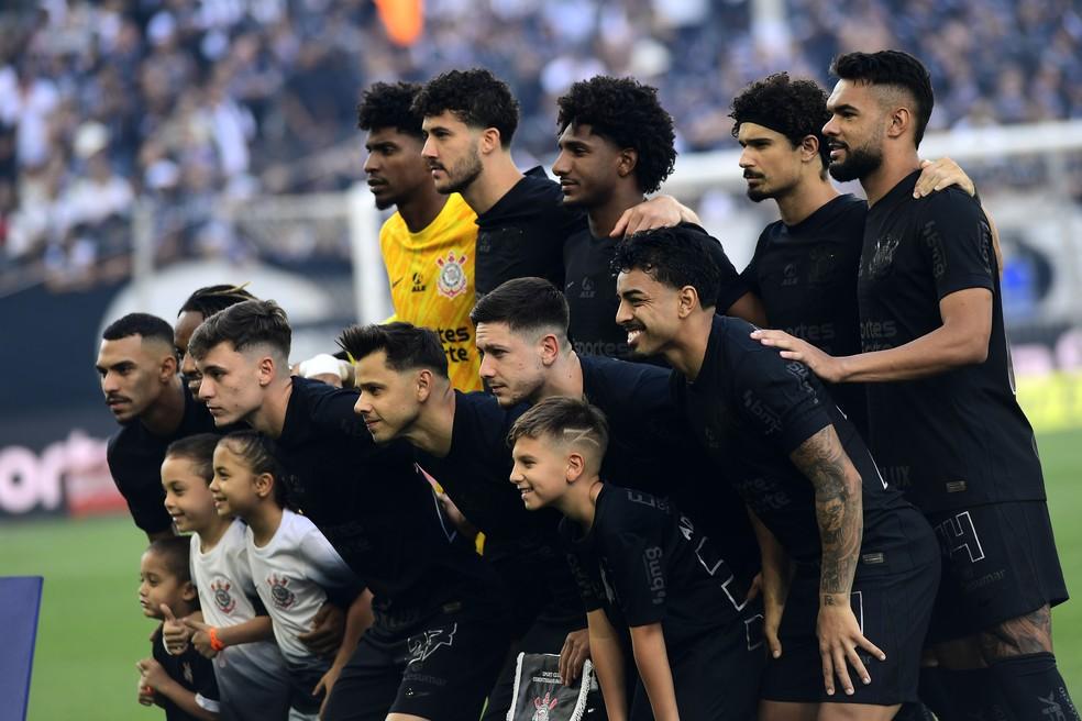 Time posado do Corinthians em jogo contra o Vasco