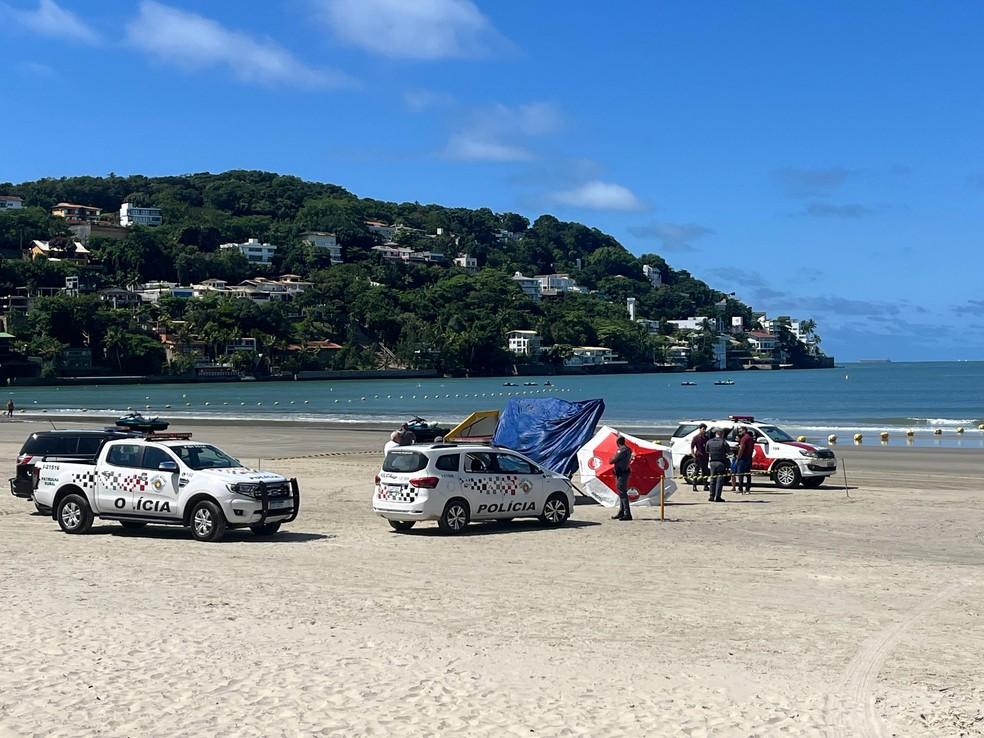 Homem morreu após ser baleado na praia da Enseada, em Guarujá, SP