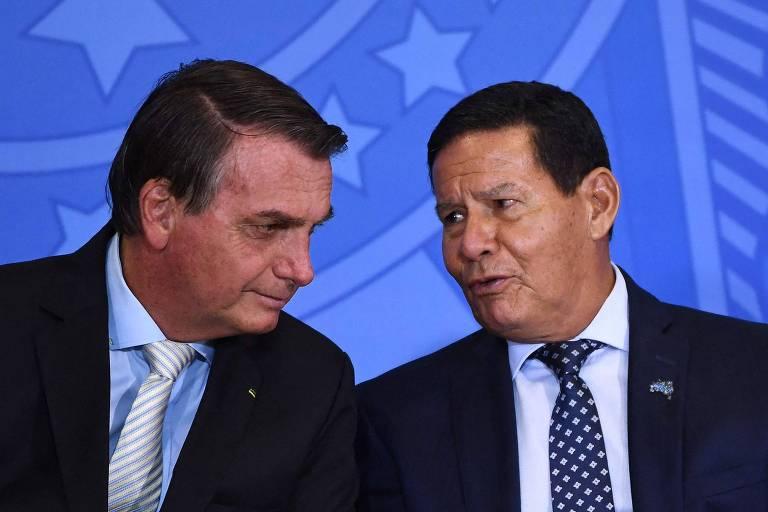 Bolsonaro e Hamilton Mourão durante cerimônia