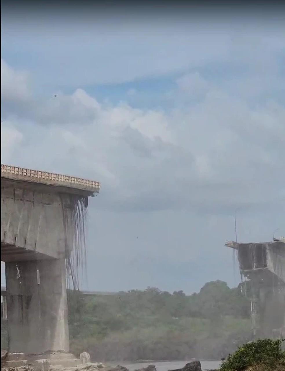 Ponte entre Maranhão e Tocantins desaba sobre rio