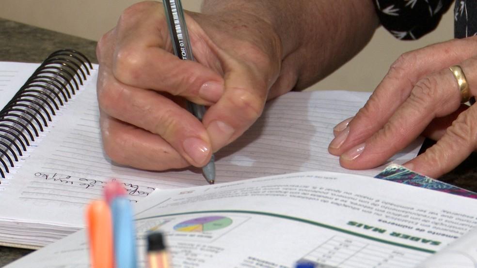 Especialistas em concursos explicam o que é importante manter e evitar na reta final