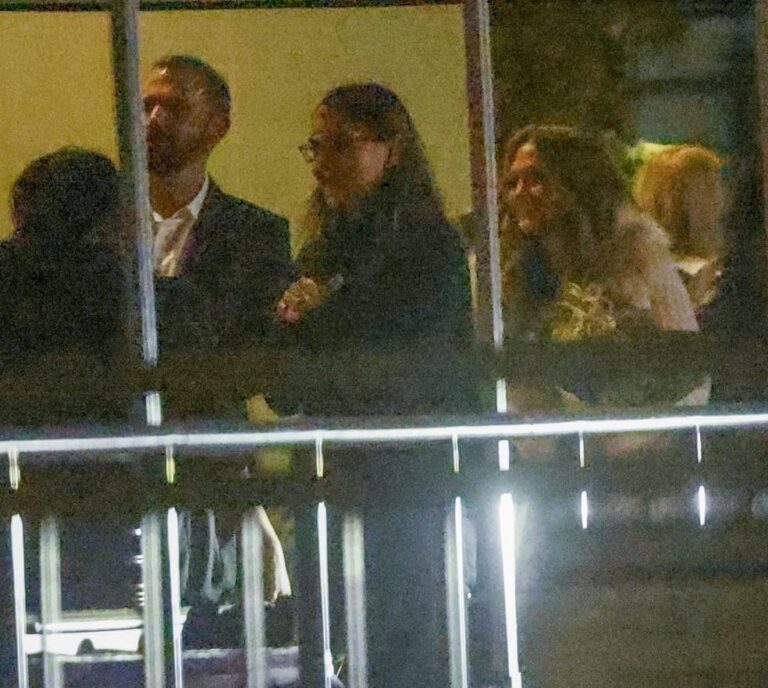 Ben Affleck, Jennifer Lopez e Jennifer Garner se reencontram em evento escolar dos filhos