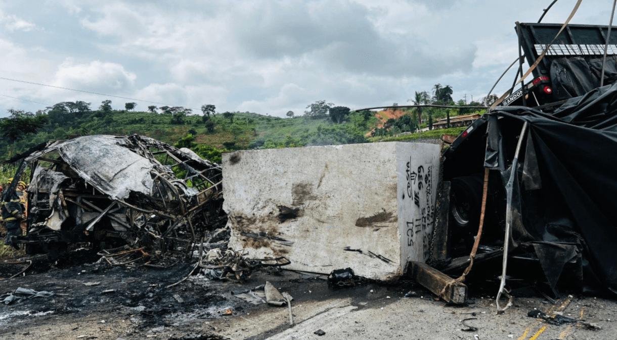 Acidente gravíssimo deixou ao menos 21 mortos na BR-116