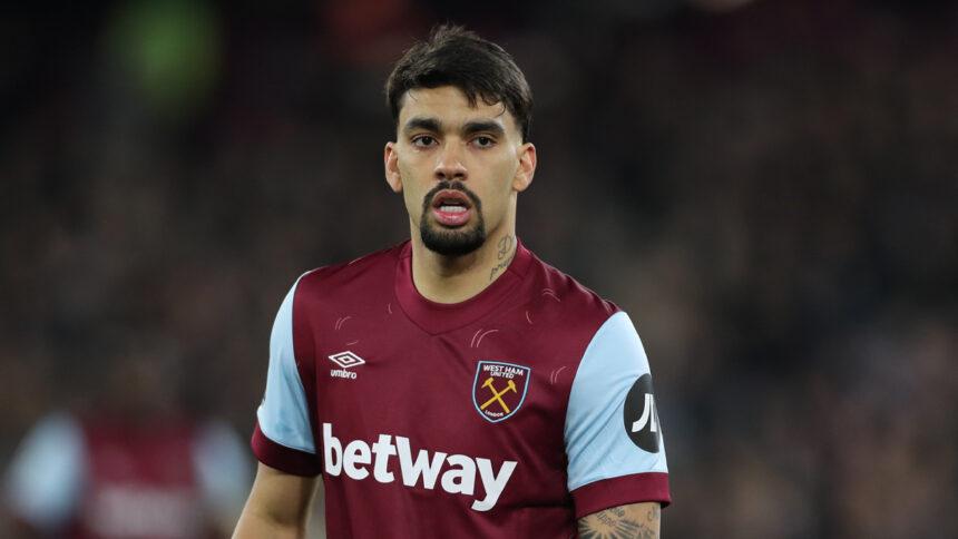 Lucas Paquetá jogando pelo West Ham, interessado em retornar ao Flamengo.