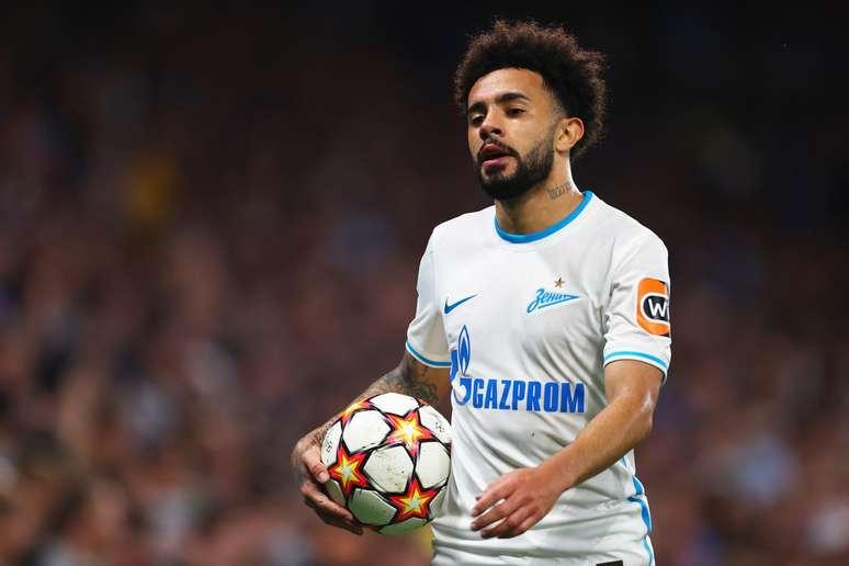 Claudinho durante partida no Zenit