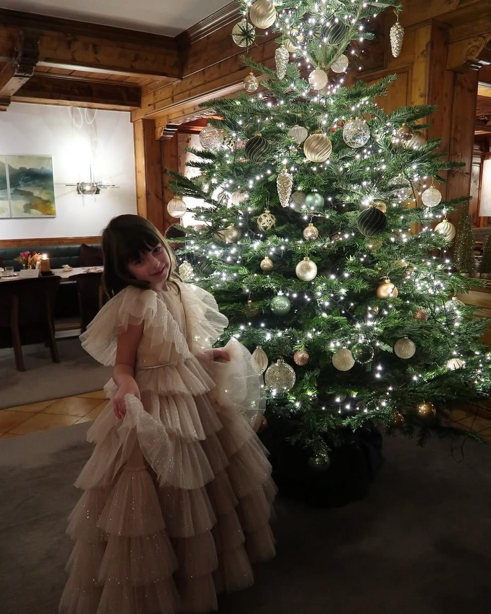 Kelly Piquet mostra Natal com Max Verstappen