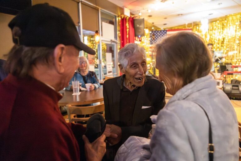 Falece Bob Fernandez, Último Sobrevivente do Ataque a Pearl Harbor, aos 100 Anos