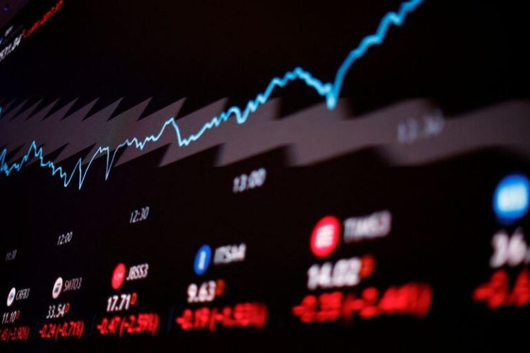 Dólar e Ibovespa em Foco: Perspectivas para o Mercado Financeiro nesta Segunda-feira