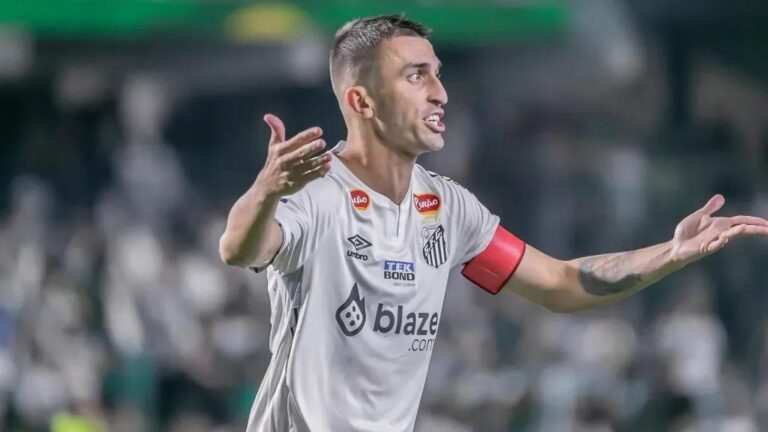 Palmeiras está de olho em João Schmidt para reforçar o meio-campo