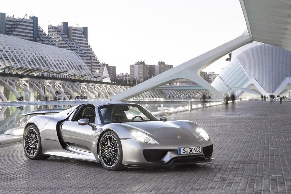 Porsche 918 Spyder, apenas 4 unidades registradas em SP