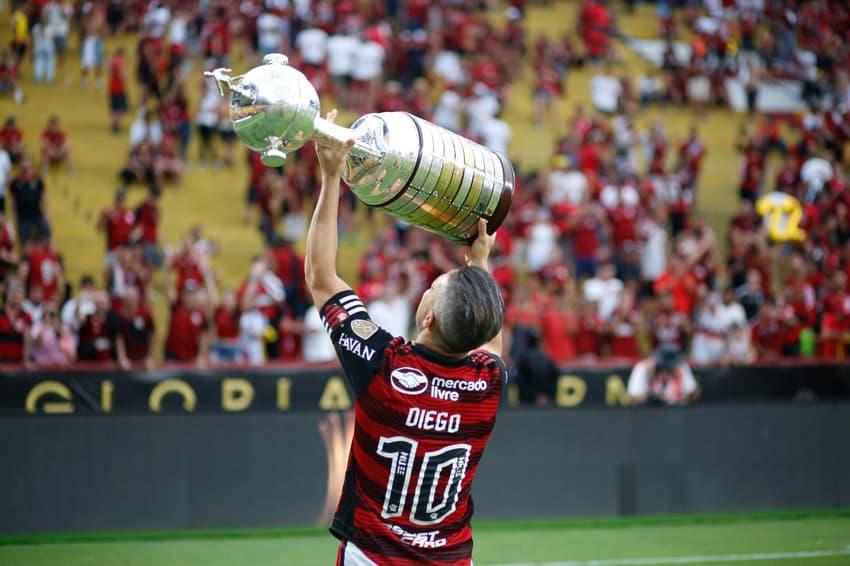 Diego Ribas durante apresentação