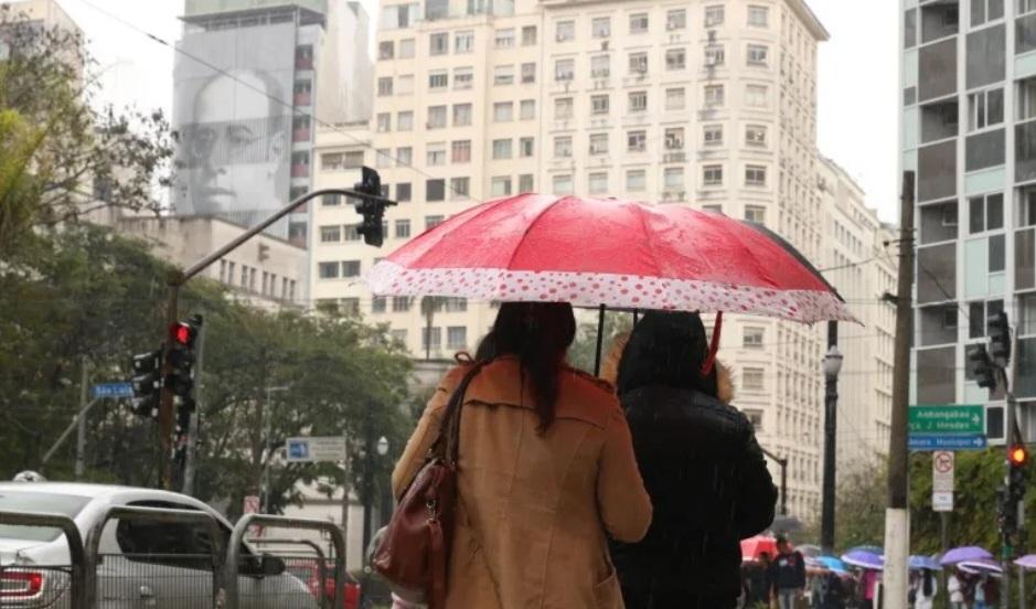 Mais de 100 cidades de MG podem enfrentar chuva intensa