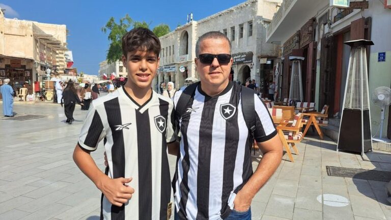 Torcedores do Botafogo Celebram Chegada a Doha para a Copa Intercontinental