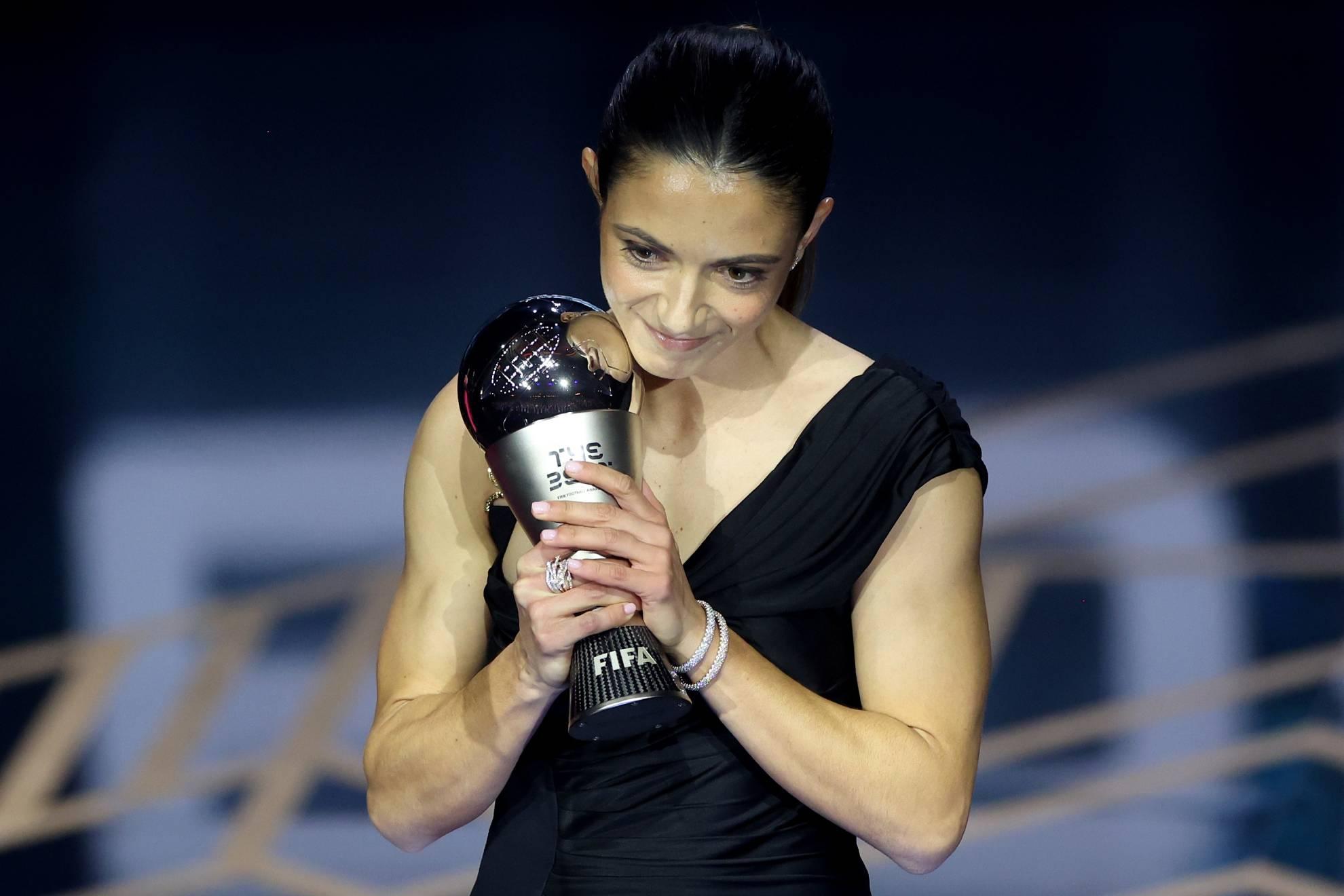 Aitana Bonmatí recebendo o prêmio The Best 2023