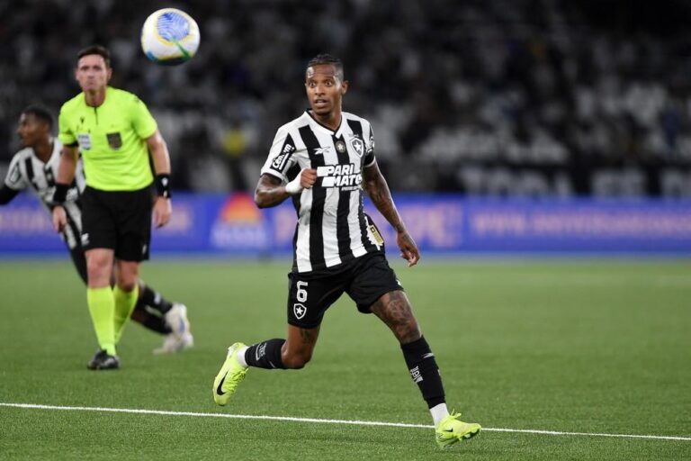 Tchê Tchê é o novo reforço do Vasco para a temporada 2025